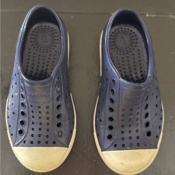 Native Shoes Kids Navy Perforated Slip-Ons - Picture 2 of 3